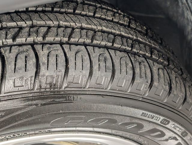 Used 2024 Jeep Compass Latitude image 2