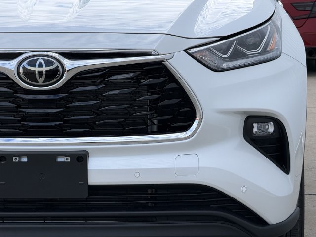 Used 2026 Toyota Highlander Limited AWD/4WD image 8