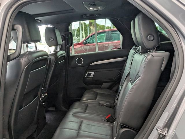 Used 2020 Land Rover Discovery Landmark image 7