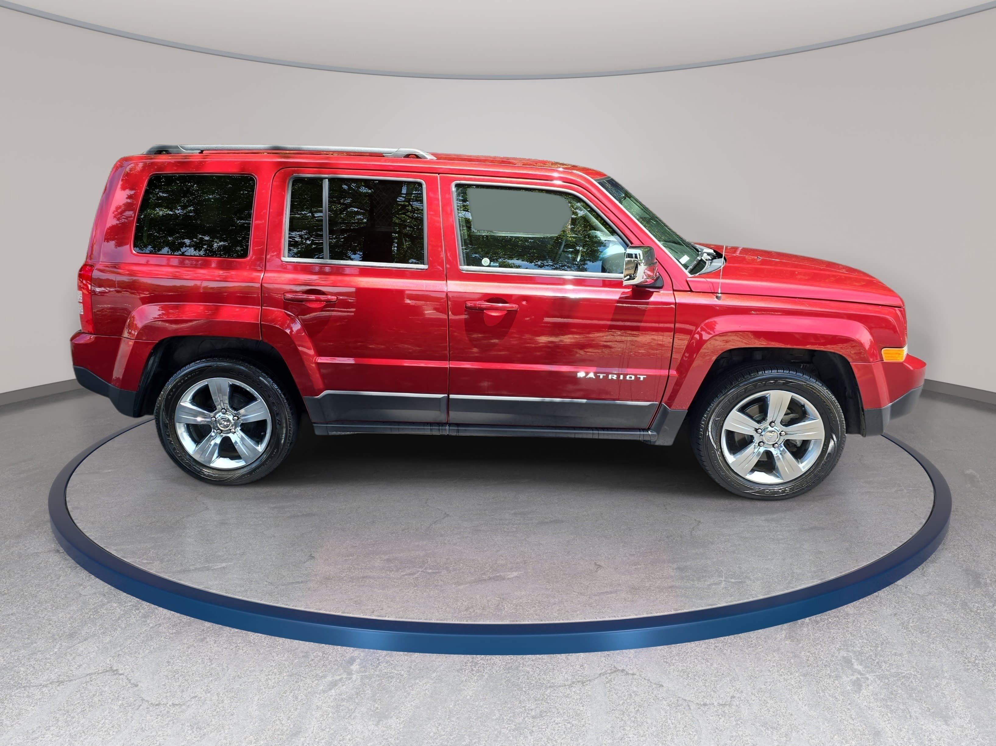 Used 2015 Jeep Patriot Latitude FWD image 4
