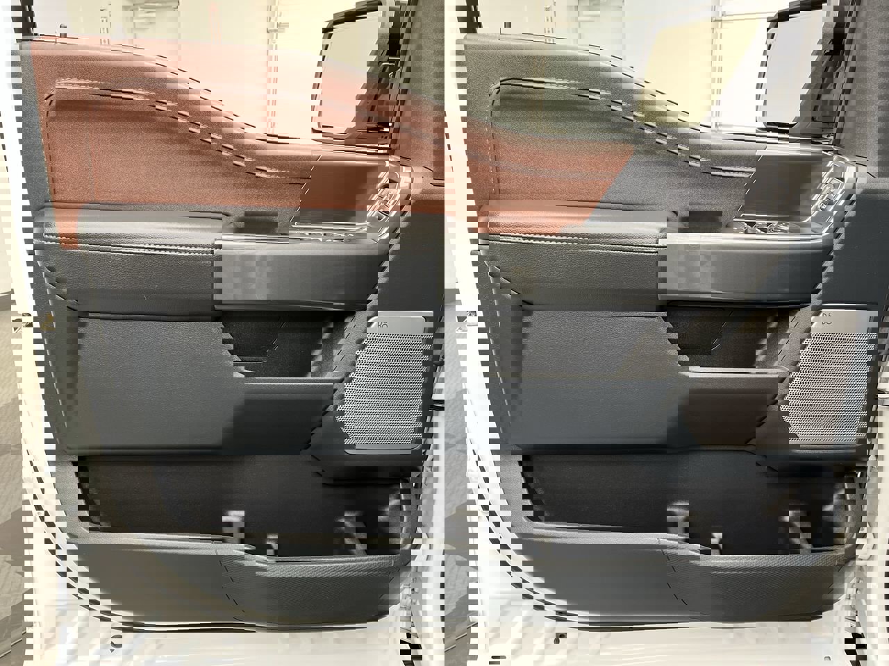 Used 2023 Ford F150 Lariat w/ Max Trailer Tow Package image 11