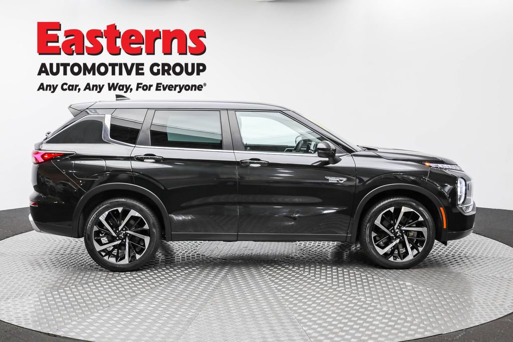Used 2023 Mitsubishi Outlander SE image 4