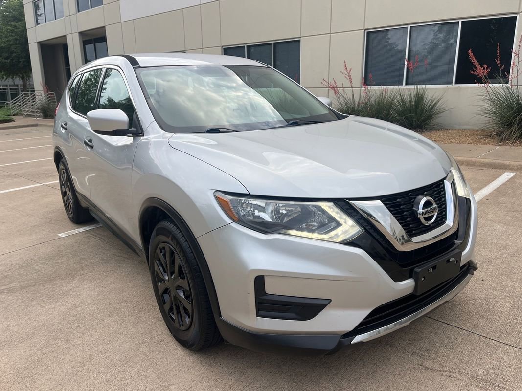 Used 2017 Nissan Rogue S FWD image 2