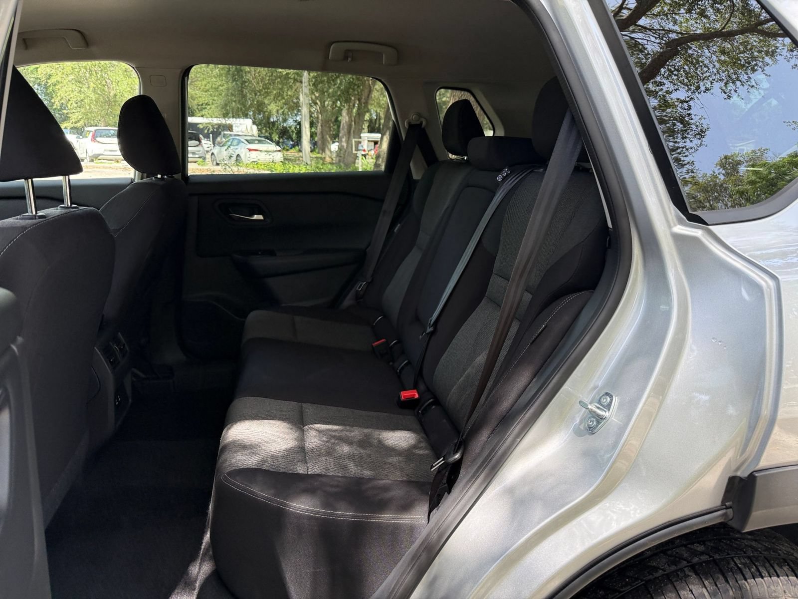 Used 2025 Nissan Rogue SV FWD image 38