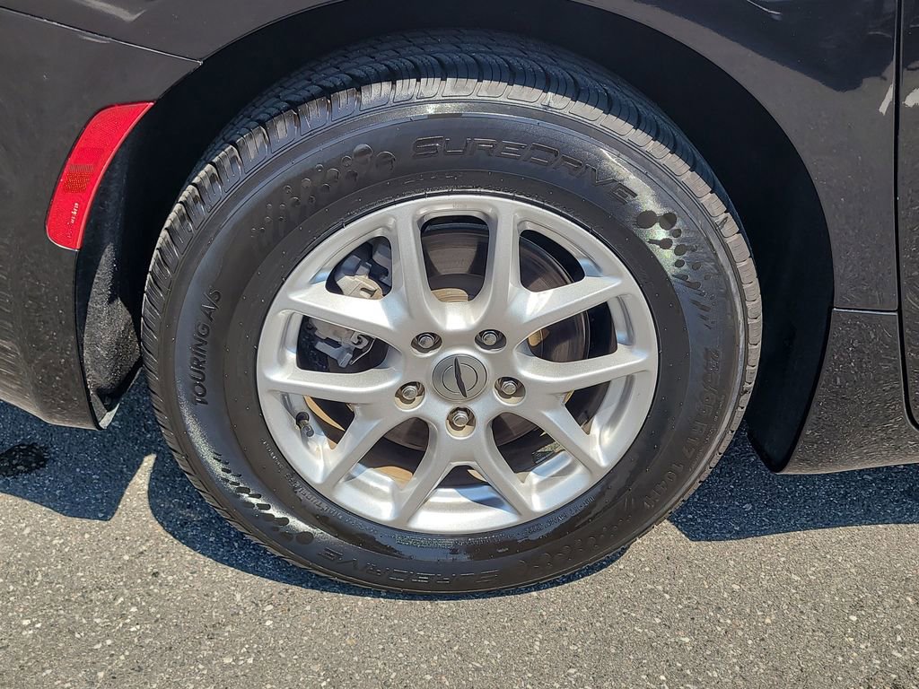 Used 2024 Chrysler Pacifica Touring-L image 5