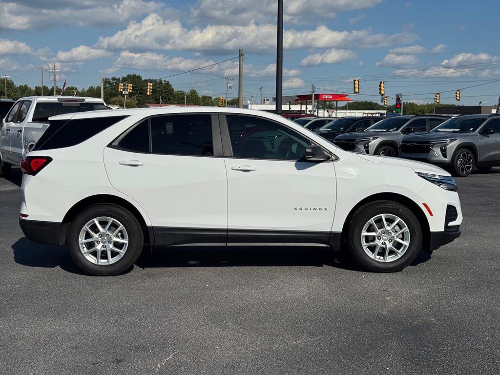 Used 2024 Chevrolet Equinox LS w/ LS Convenience Package FWD image 2