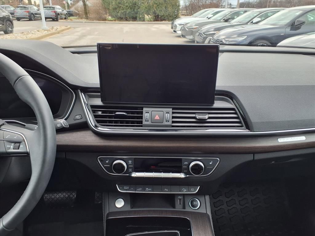 Used 2025 Audi Q5 e Premium Plus w/ Premium Plus Package image 16