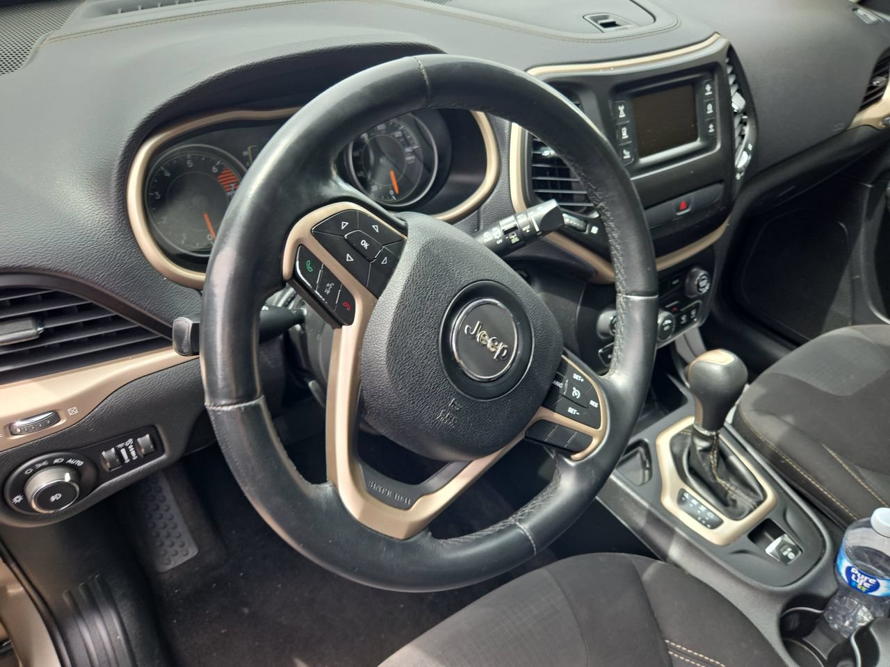 Used 2017 Jeep Cherokee Latitude FWD image 7