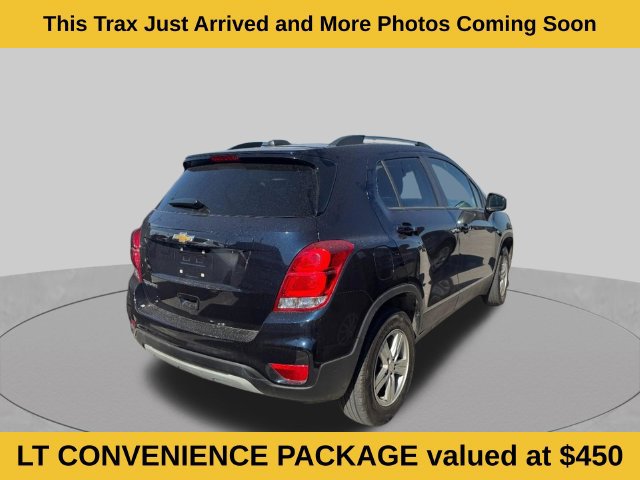 Used 2022 Chevrolet Trax LT w/ LT Convenience Package AWD/4WD image 3