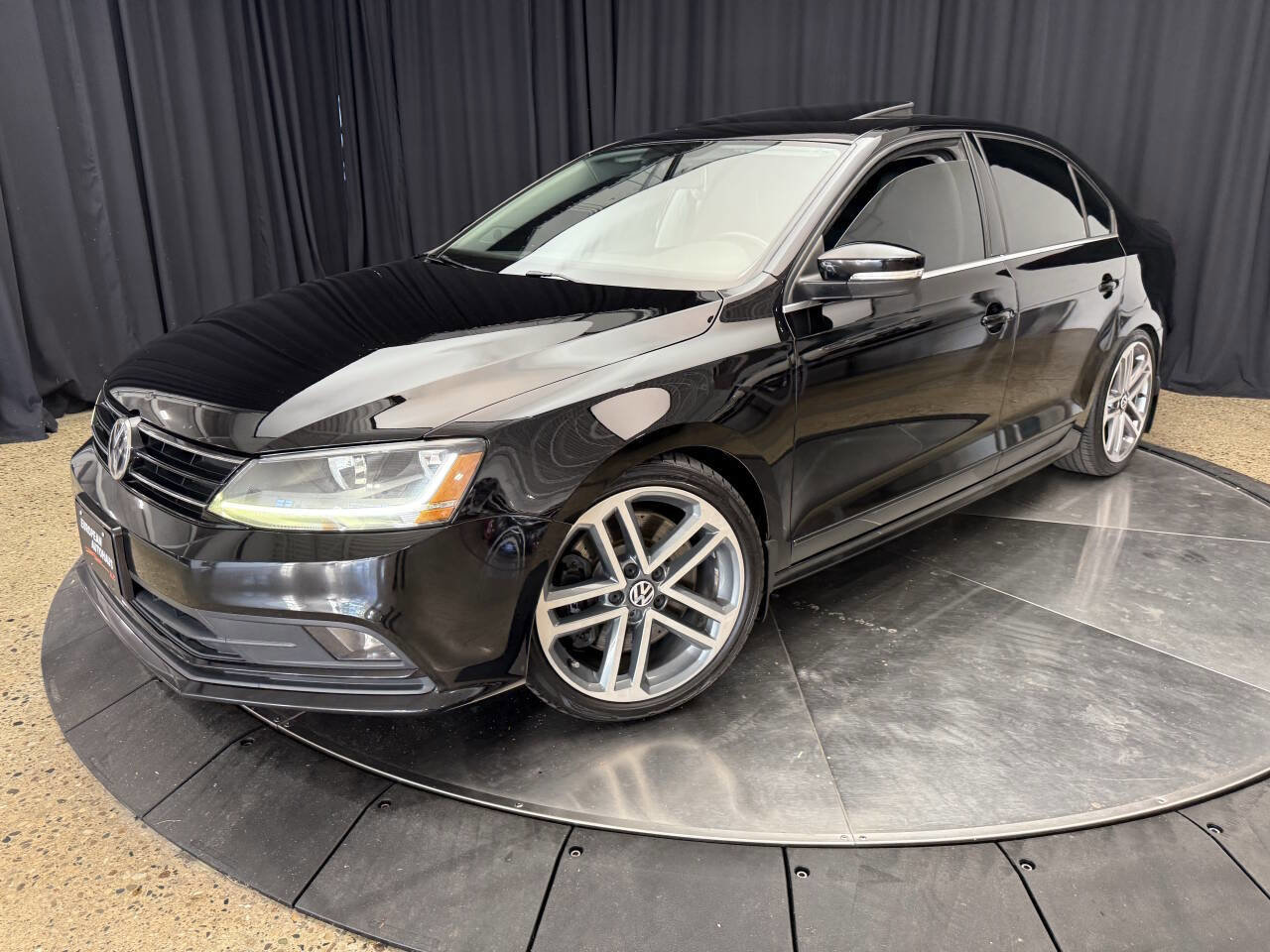 Used 2017 Volkswagen Jetta SEL image 2
