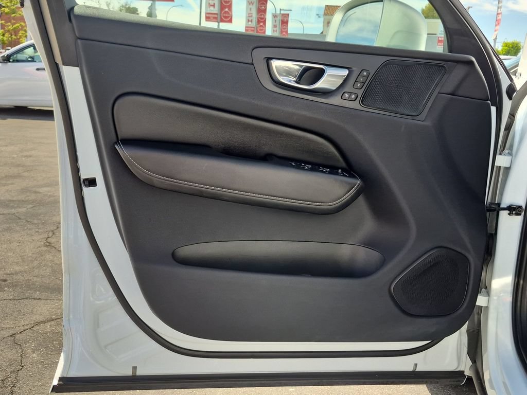 Used 2019 Volvo XC60 T8 R-Design w/ Advanced Package AWD/4WD image 12