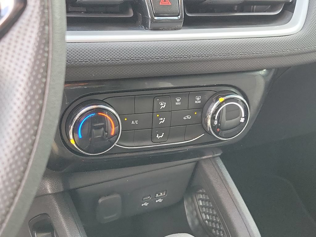 Used 2025 Chevrolet TrailBlazer LT AWD/4WD image 34