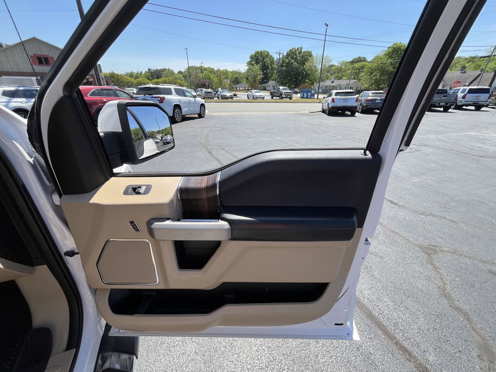 Used 2017 Ford F150 Lariat w/ Equipment Group 501A Mid AWD/4WD image 17