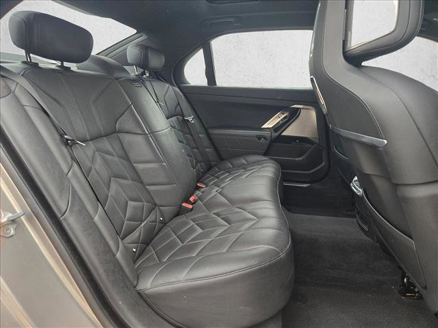 Used 2024 BMW 740i RWD image 21