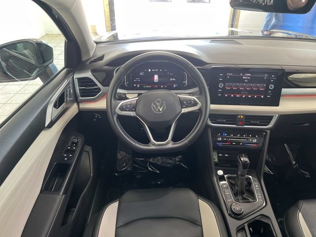 Used 2025 Volkswagen Taos SEL AWD/4WD image 31