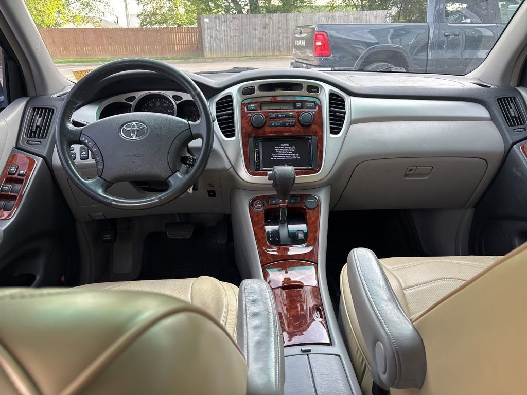 Used 2005 Toyota Highlander 2WD V6 w/ 3rd Row image 18