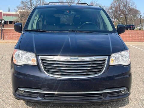 Used 2011 Chrysler Town & Country Touring-L w/ Entertainment Group #2 image 4
