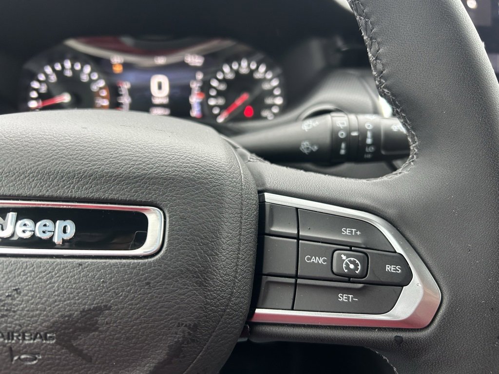 Used 2025 Jeep Compass Latitude w/ Altitude Special Edition image 18