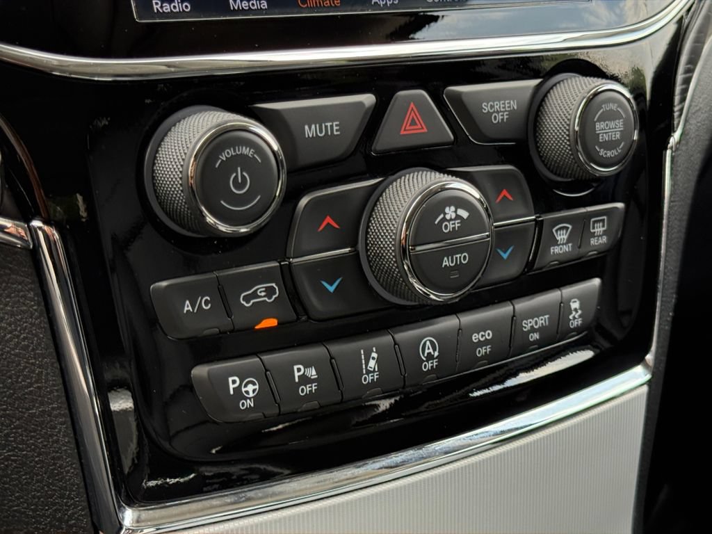 Used 2019 Jeep Grand Cherokee Summit w/ Platinum Series Group AWD/4WD image 18