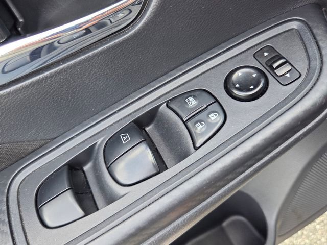 Used 2022 Nissan Versa SV image 33