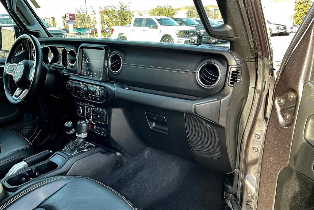 Used 2021 Jeep Wrangler Unlimited Sahara w/ Cold Weather Group AWD/4WD image 15