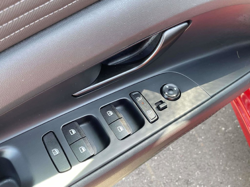 Used 2025 Hyundai Elantra Sport FWD image 11