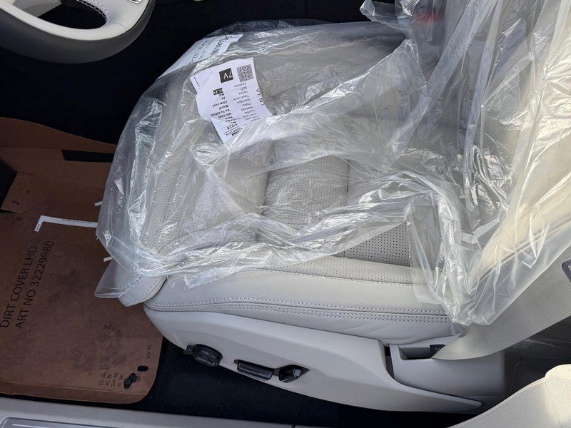 New 2026 Volvo XC90 T8 Ultra w/ Protection Package Premier image 12