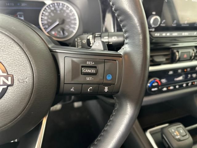 Used 2024 Nissan Pathfinder SV image 16