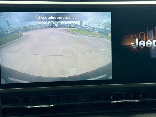 Used 2024 Jeep Wrangler Unlimited Rubicon image 32