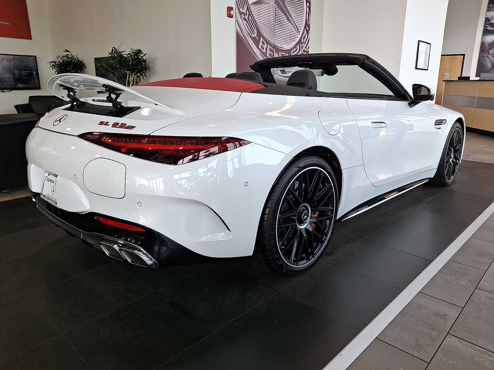 Used 2025 Mercedes-Benz SL 63 AMG S e Performance 4MATIC image 5