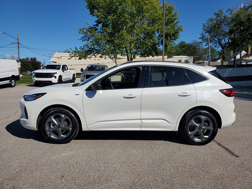 Certified 2023 Ford Escape ST-Line w/ Tech Pack #1 AWD/4WD image 10