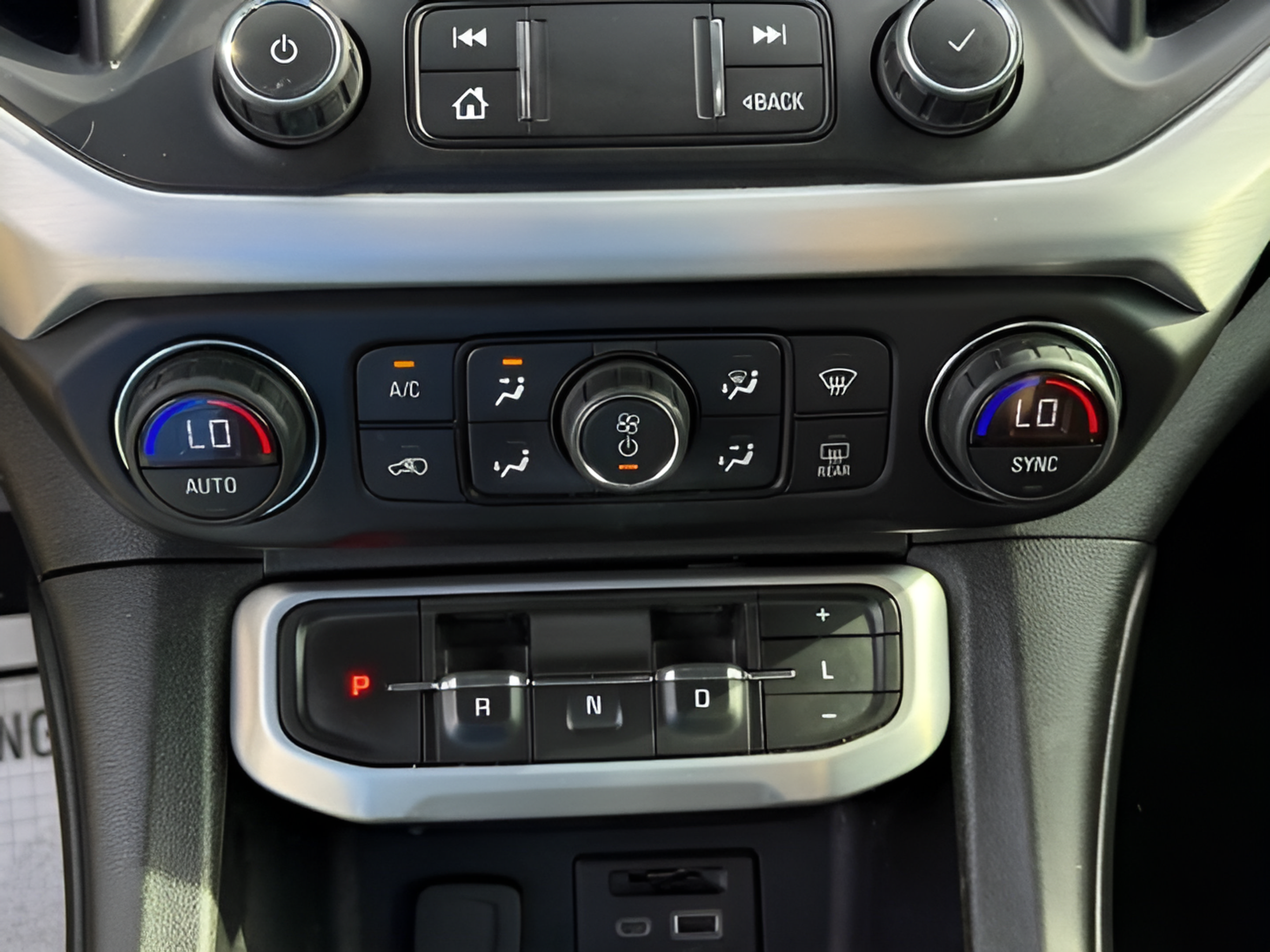 Used 2020 GMC Acadia SLT FWD image 27