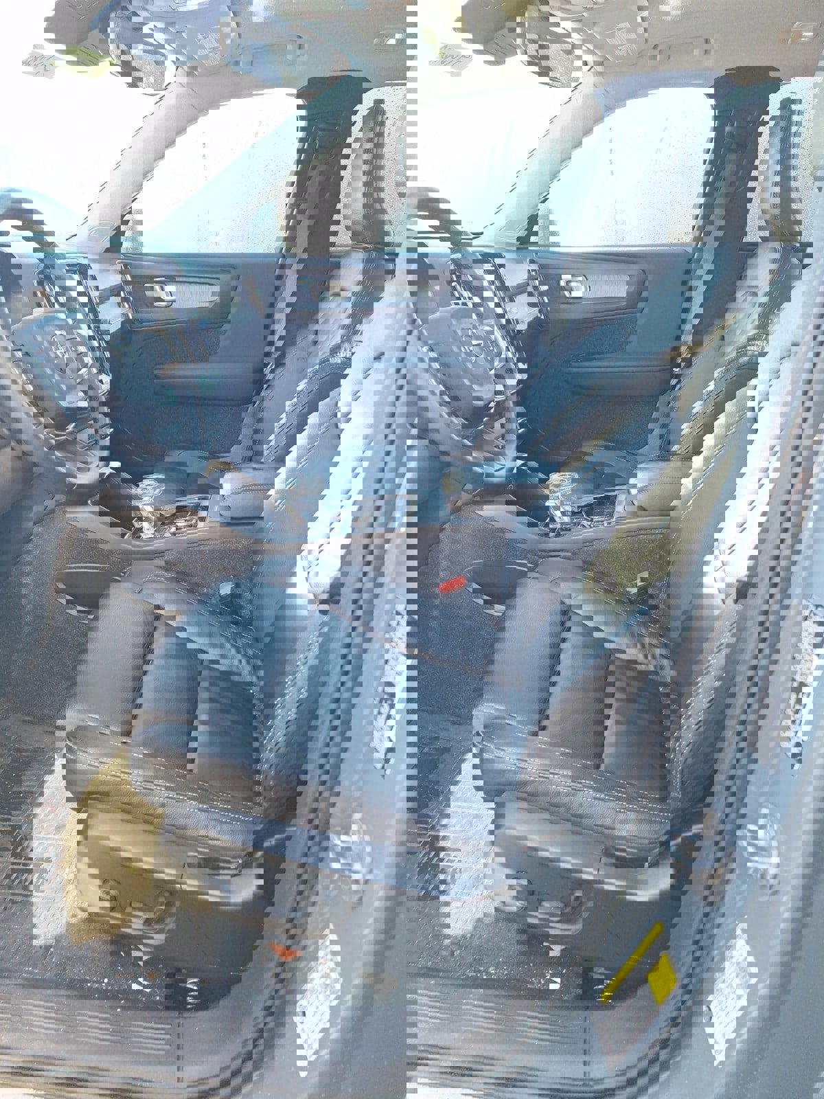 Used 2023 Volvo XC40 B5 Plus image 8