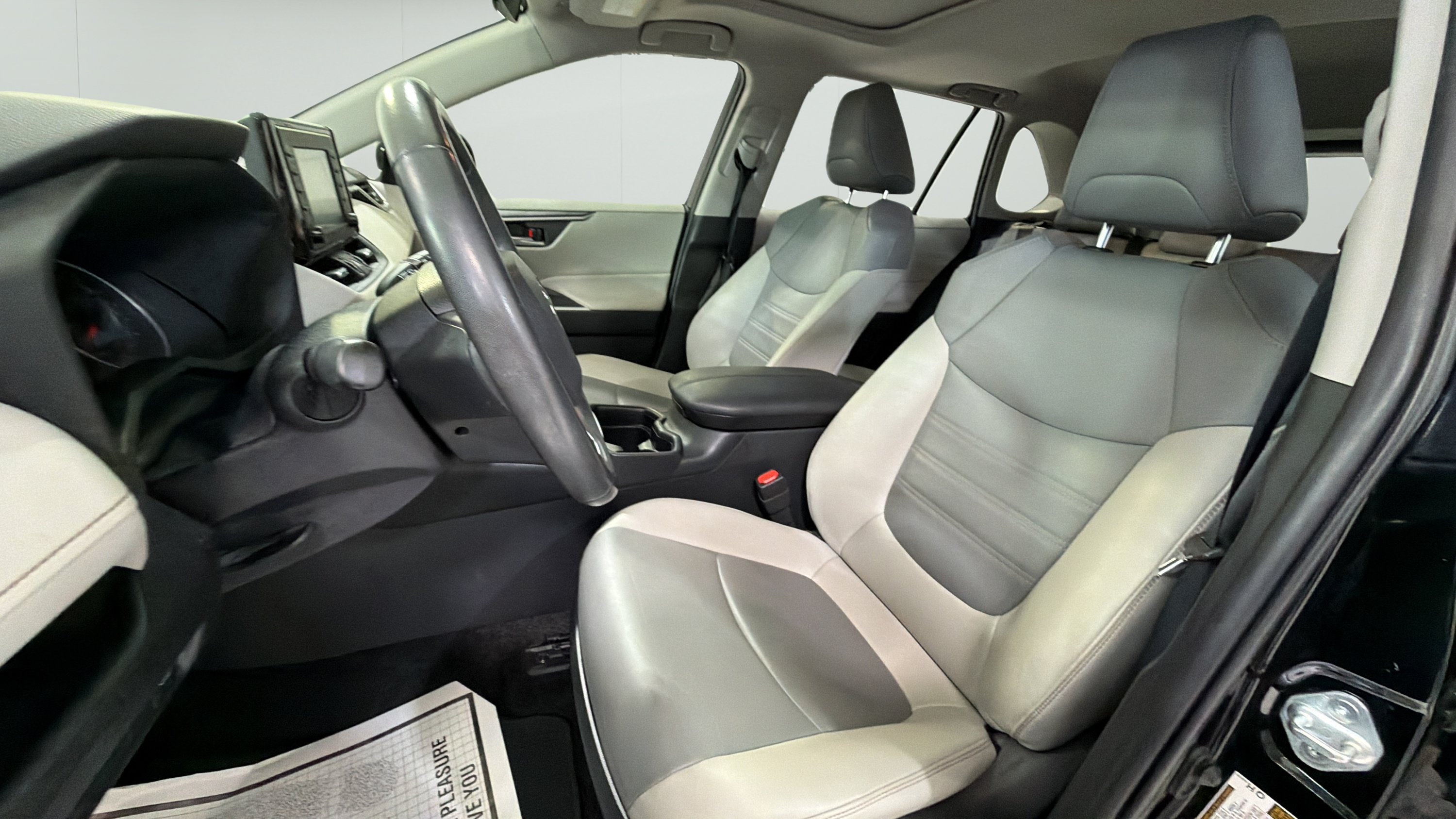 Used 2019 Toyota RAV4 XLE Premium AWD/4WD image 9
