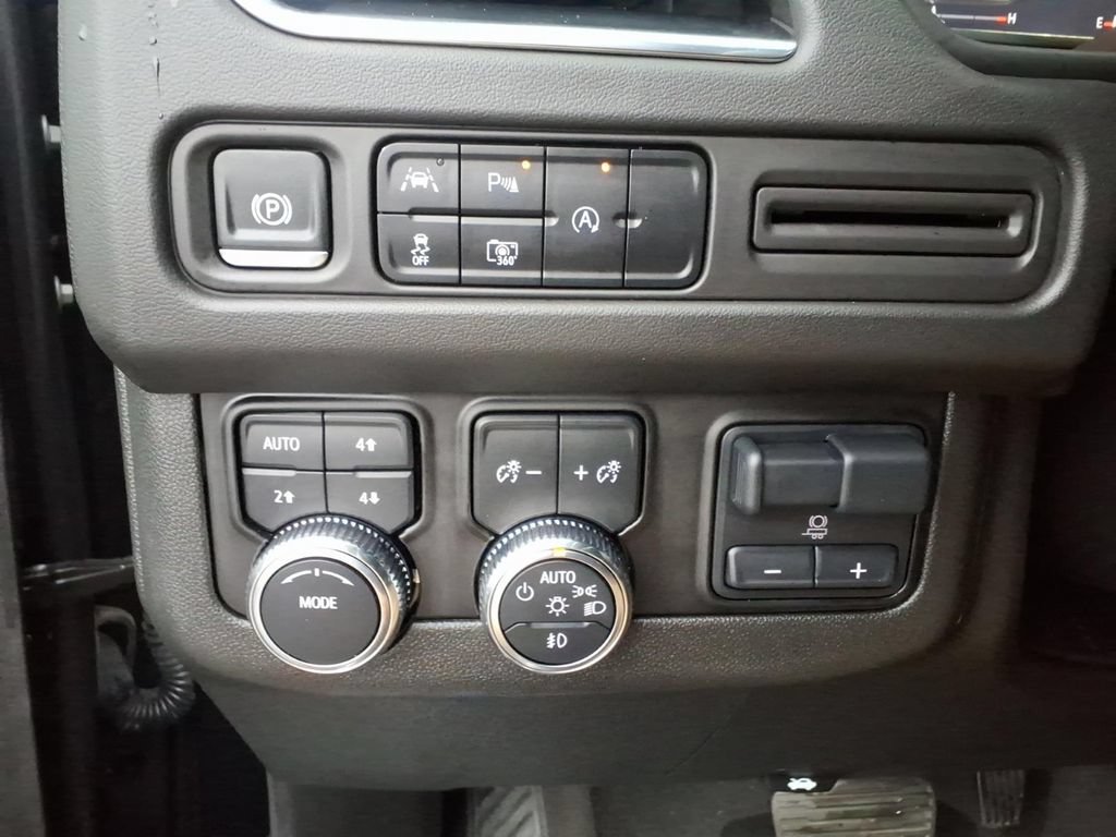Certified 2024 GMC Yukon XL SLT w/ SLT Premium Package AWD/4WD image 26