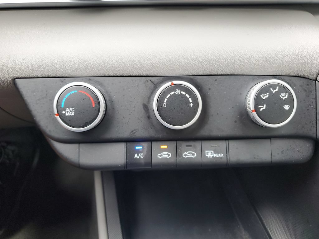 Used 2025 Hyundai Elantra SE FWD image 26