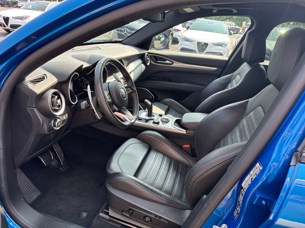 Used 2023 Alfa Romeo Stelvio Veloce AWD/4WD image 27
