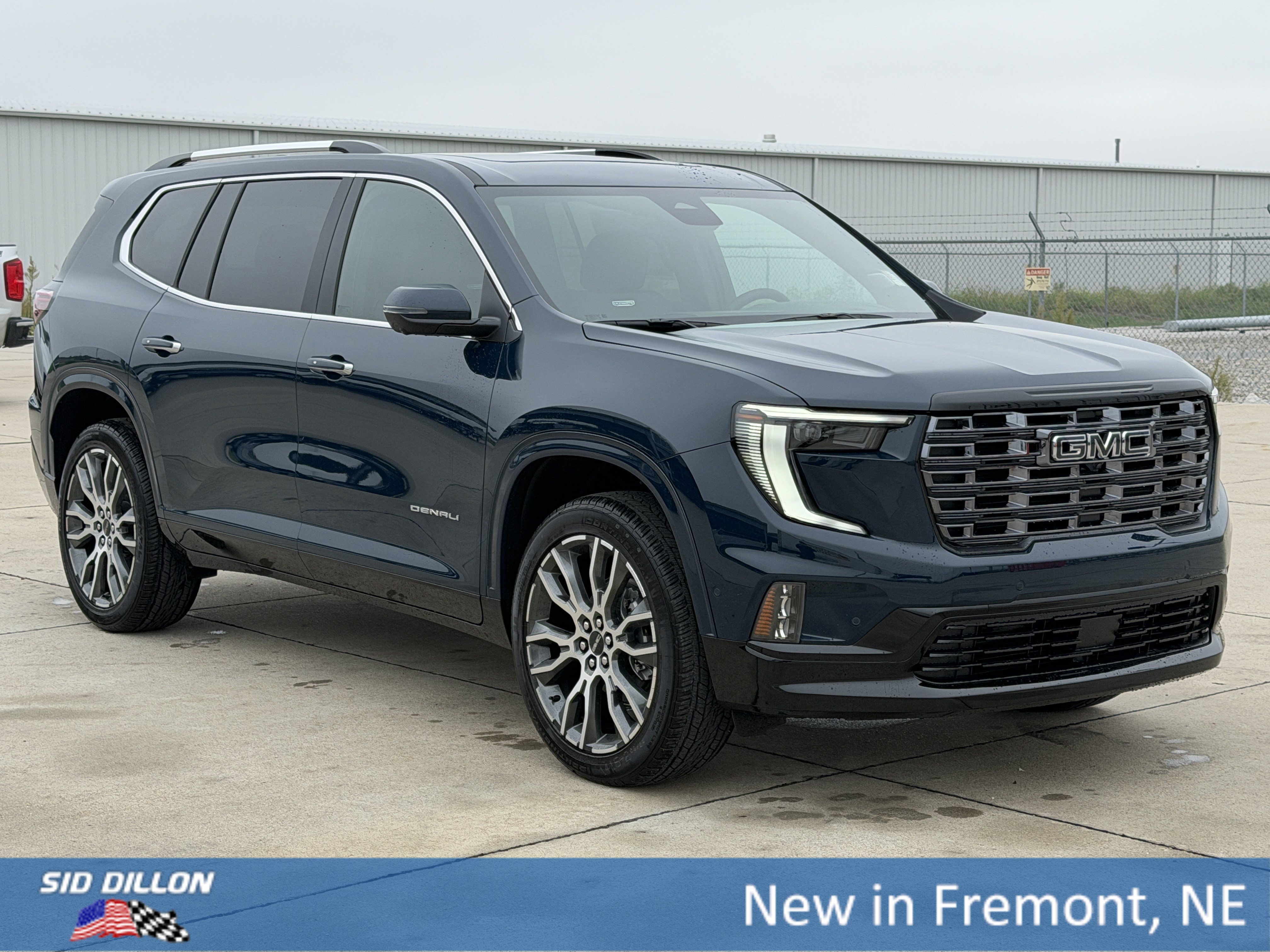 New 2027 GMC Acadia Denali Ultimate w/ LPO, Floor Liner Package AWD/4WD image 2