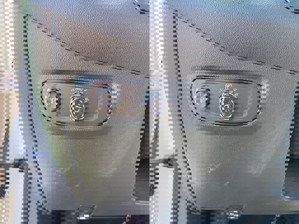 Used 2023 Chevrolet Equinox LT image 27