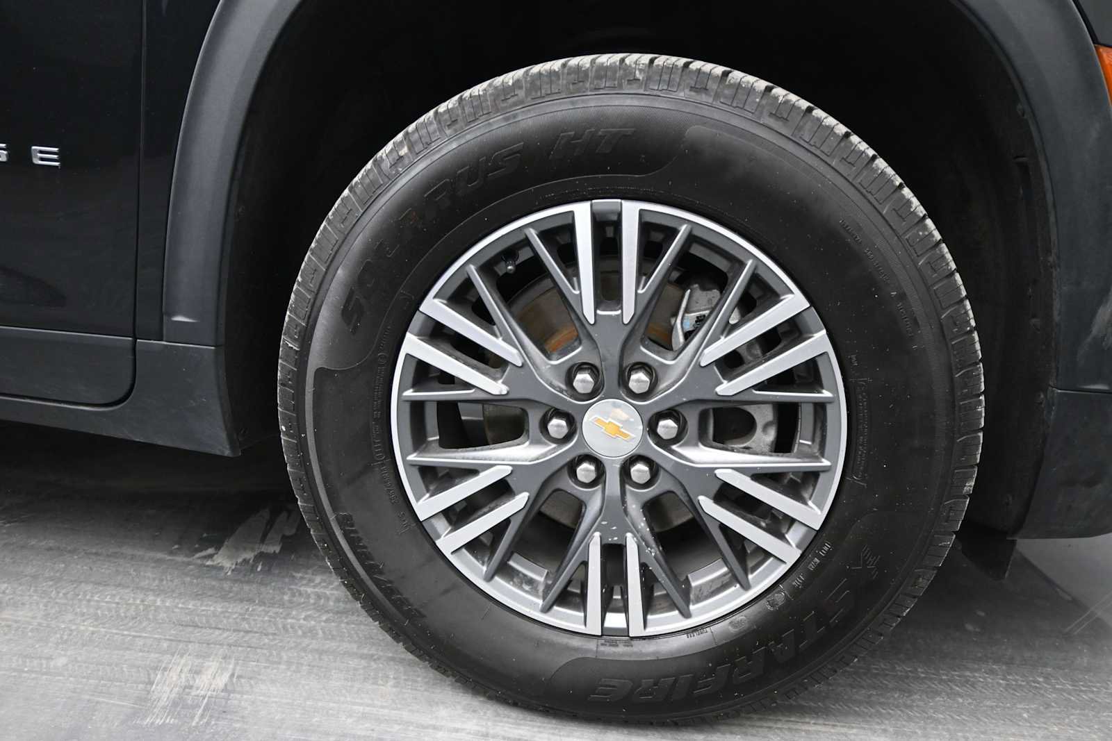 Used 2025 Chevrolet Traverse LT AWD/4WD image 10