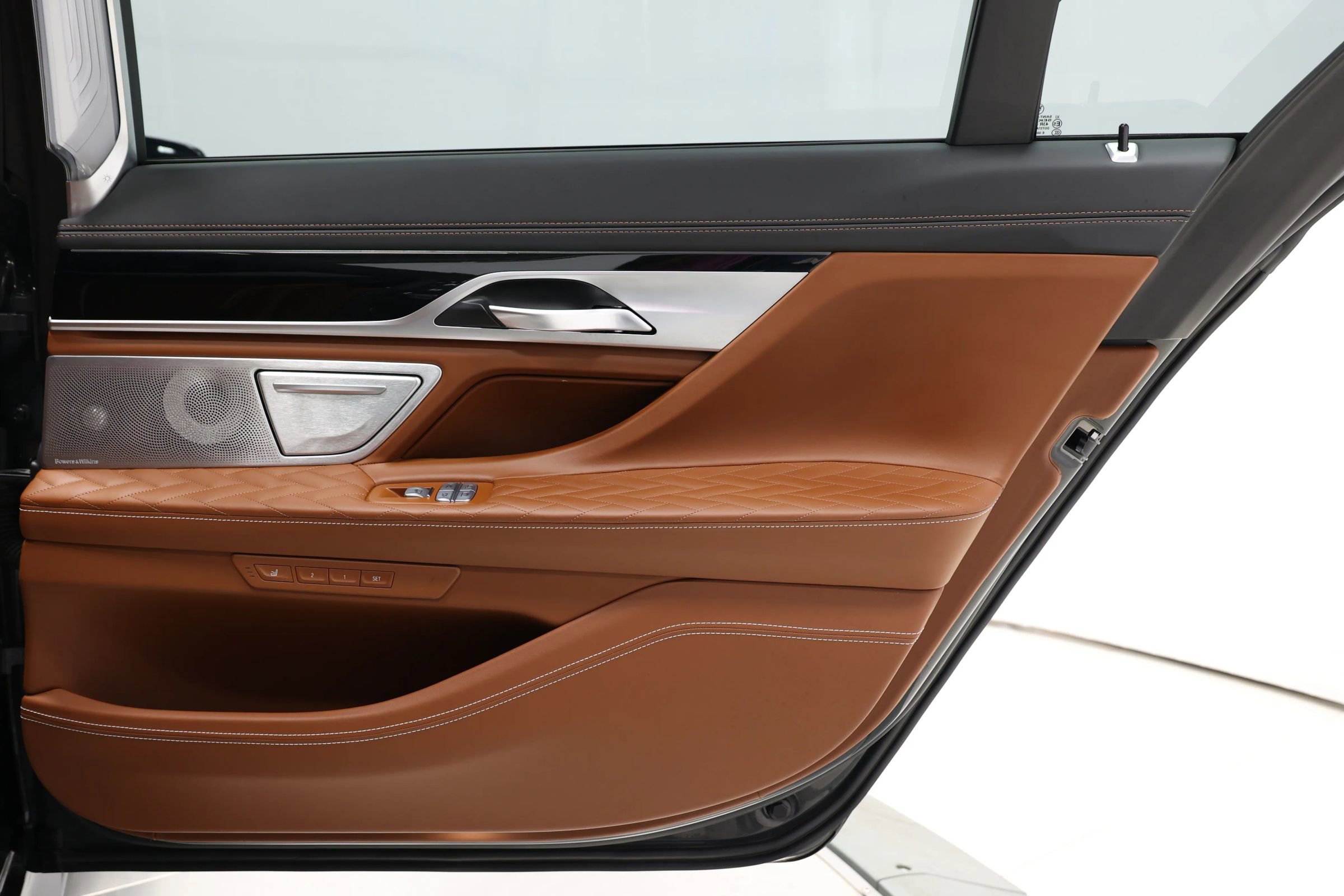 Used 2022 BMW M760i xDrive w/ Luxury Rear Seating Package image 77