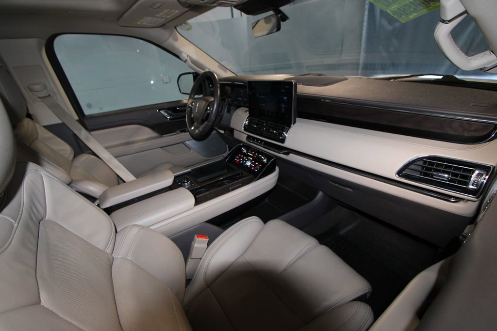 Used 2024 Lincoln Navigator L Reserve image 24
