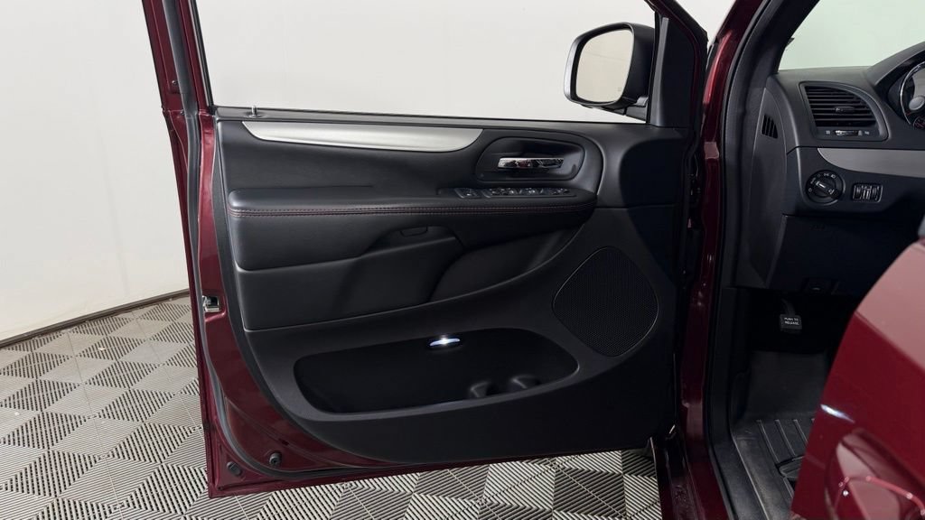 Used 2019 Dodge Grand Caravan GT FWD image 13