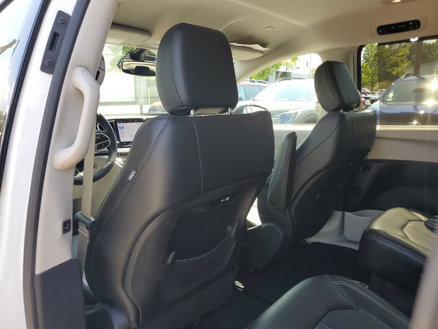 Used 2024 Chrysler Pacifica Touring-L AWD/4WD image 12