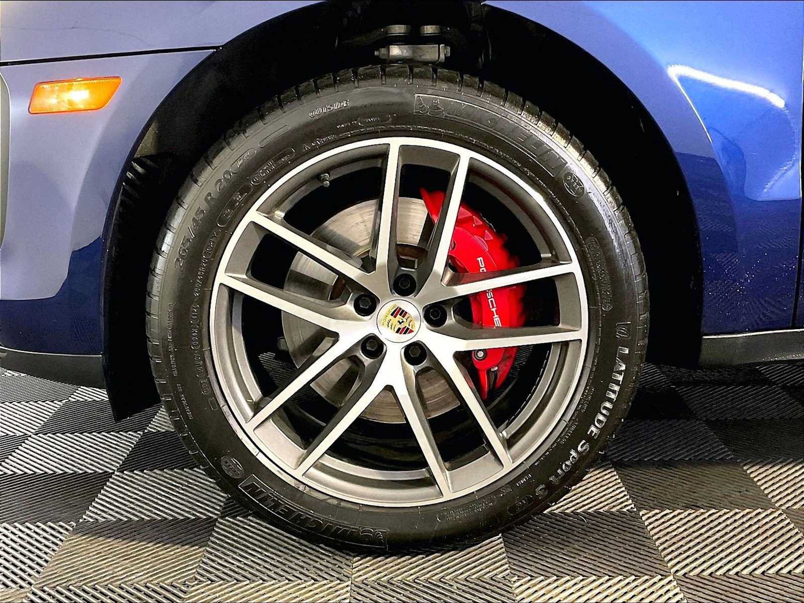 Certified 2023 Porsche Macan S AWD/4WD image 11