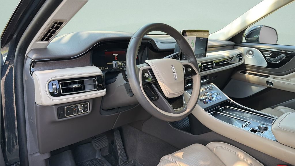 Used 2023 Lincoln Aviator Reserve w/ Equipment Group 201A image 4