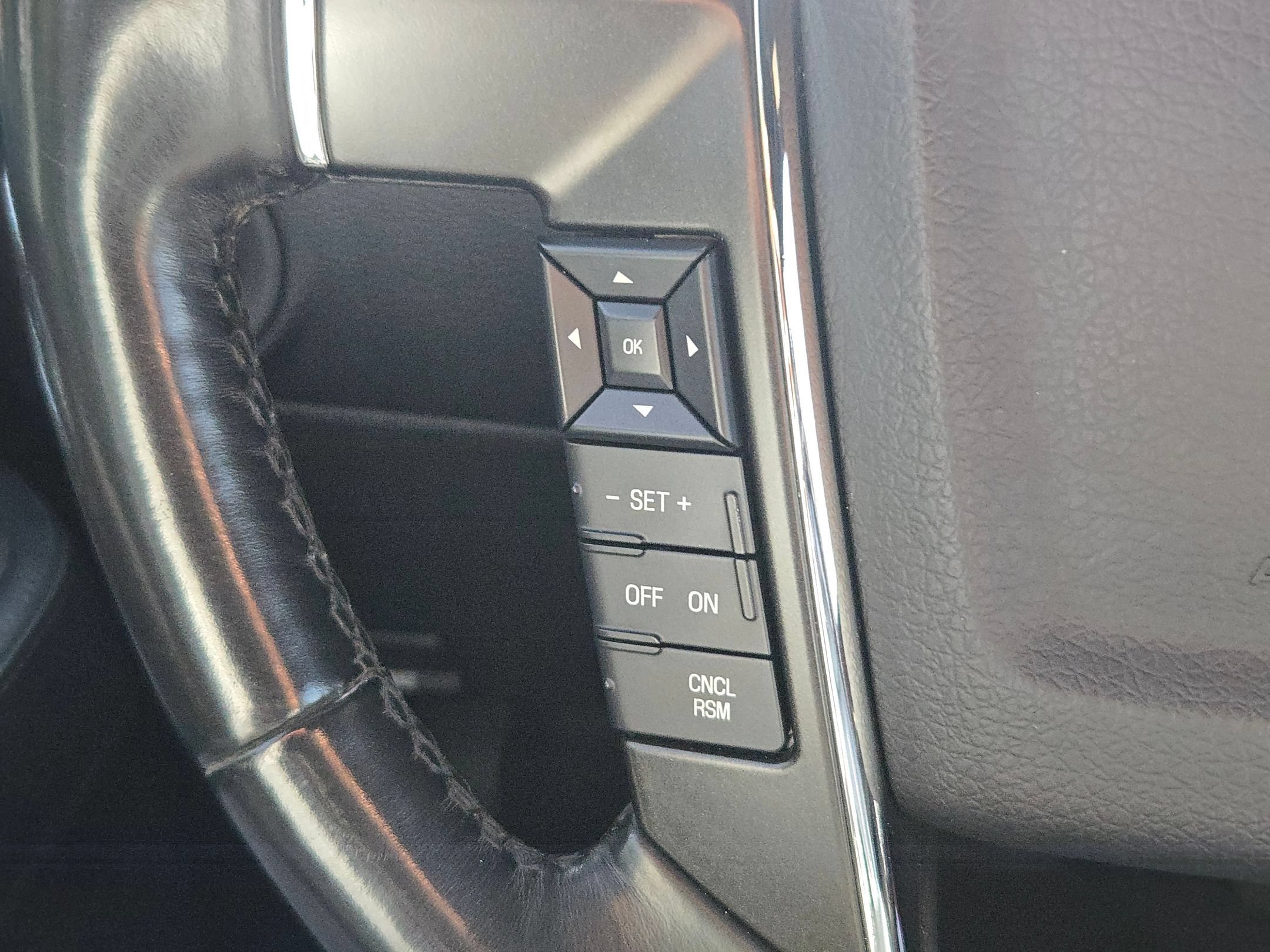 Used 2016 Lincoln Navigator Select RWD image 21