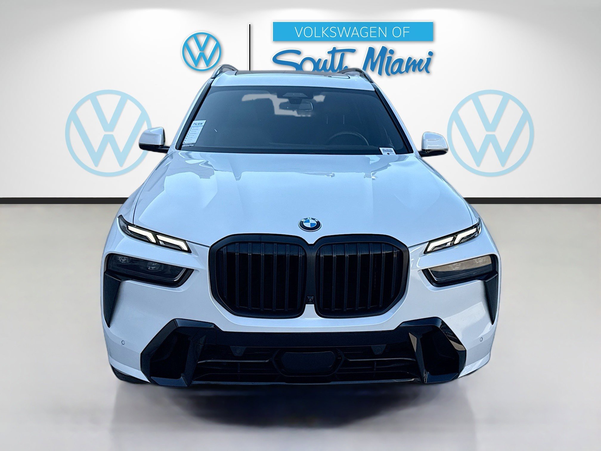 Used 2023 BMW X7 xDrive40i w/ M Sport Package image 2