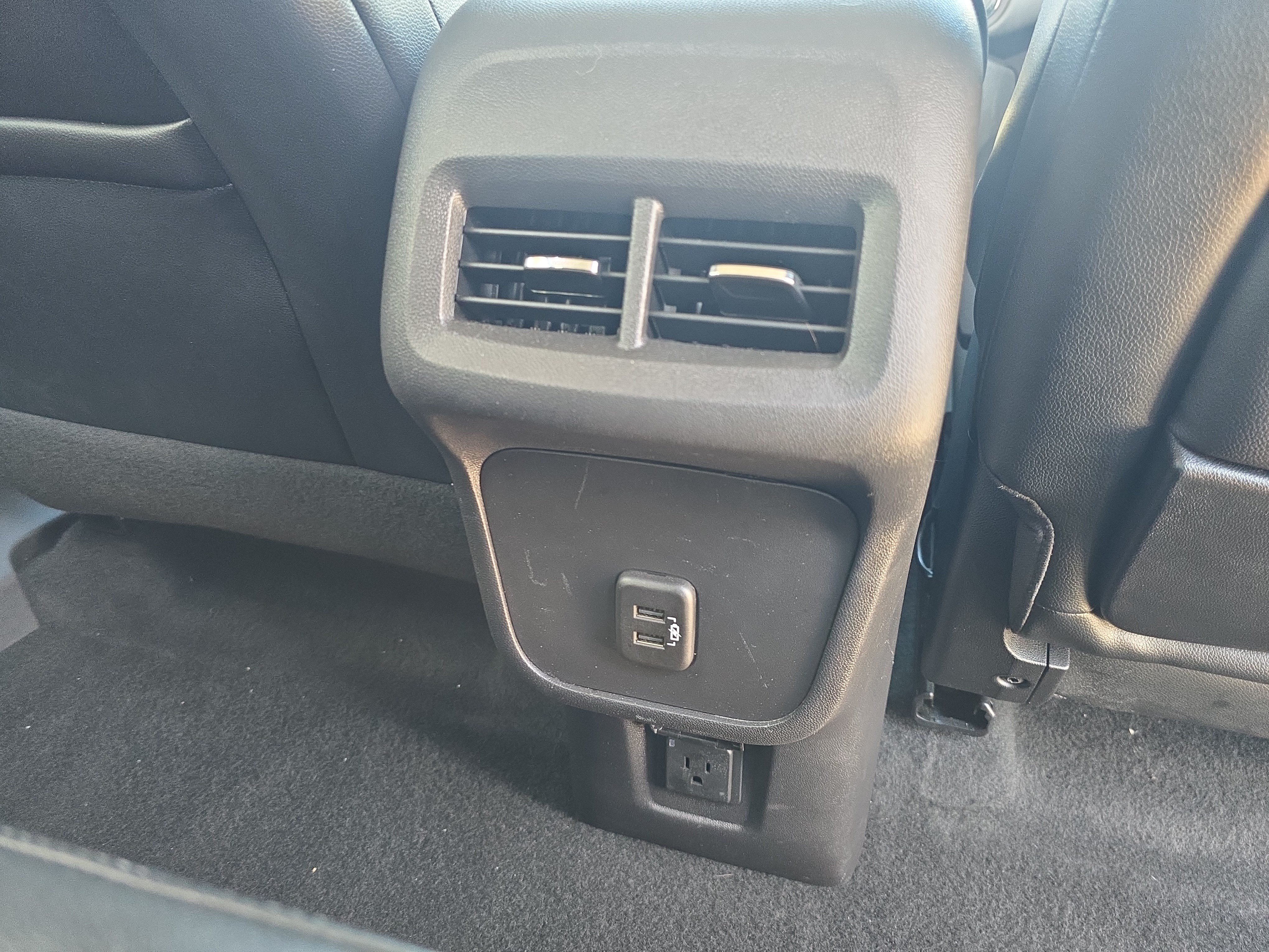 Used 2024 GMC Terrain SLT AWD/4WD image 12