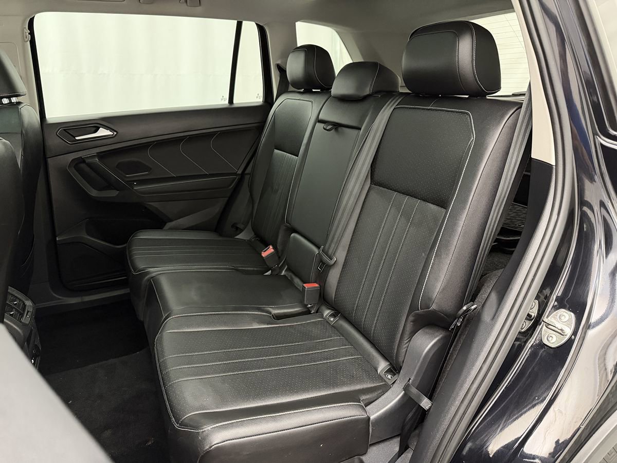 Used 2022 Volkswagen Tiguan SE AWD/4WD image 28